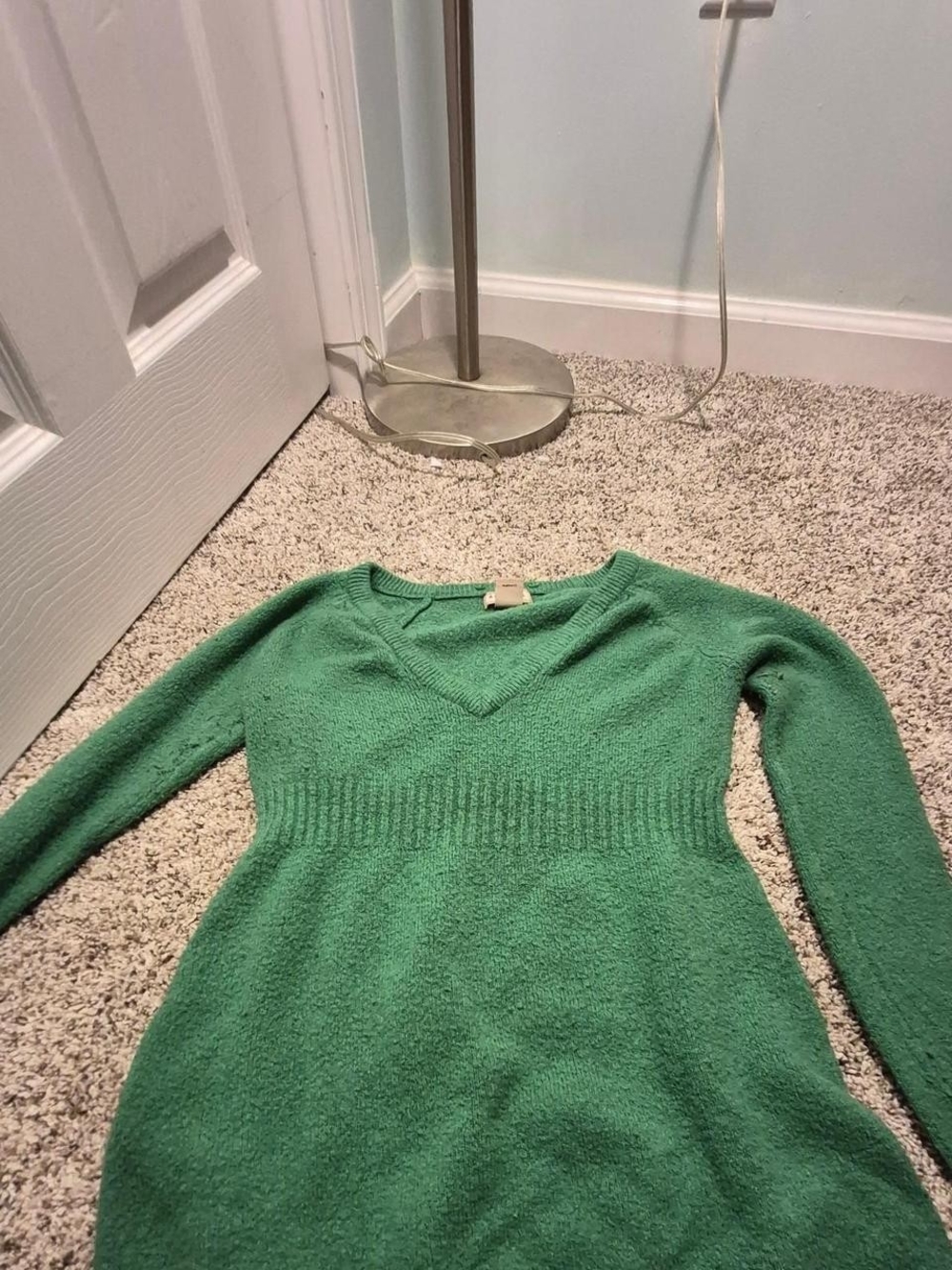 Arizona Jean Company Women's Green V-Neck Sweater Dress
